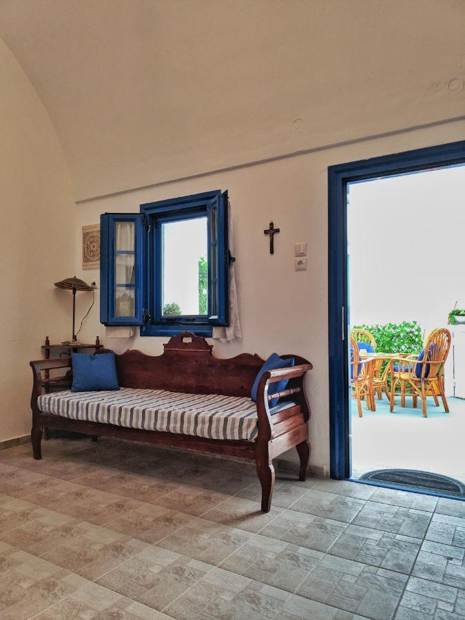 Nikolakis Traditional House In The Village. Kamari  Exterior photo