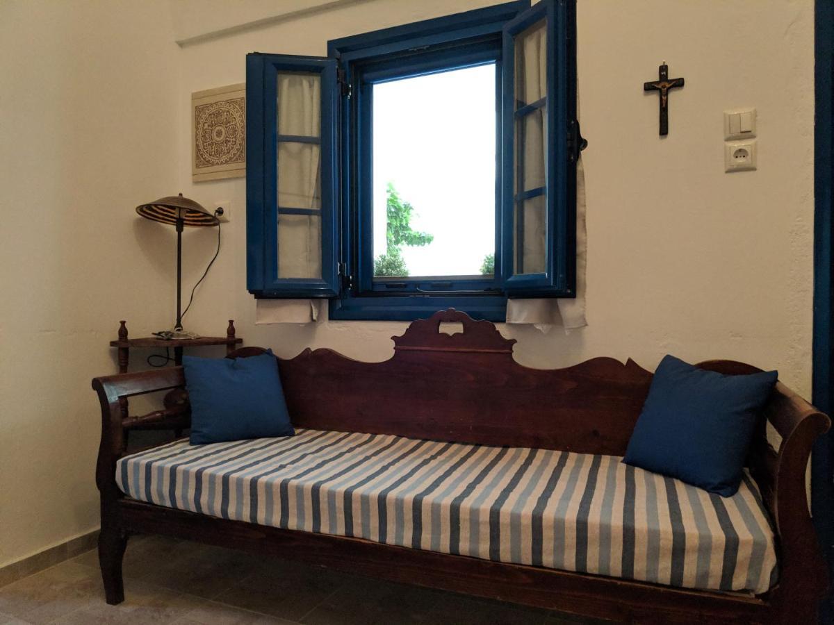 Nikolakis Traditional House In The Village. Kamari  Exterior photo